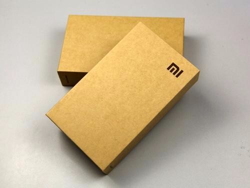 說到牛皮紙盒，多少人會(huì)箱到小米手機(jī)盒？